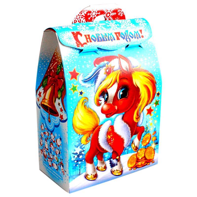 Сладкий новогодний подарок в картонной упаковке весом 600 грамм